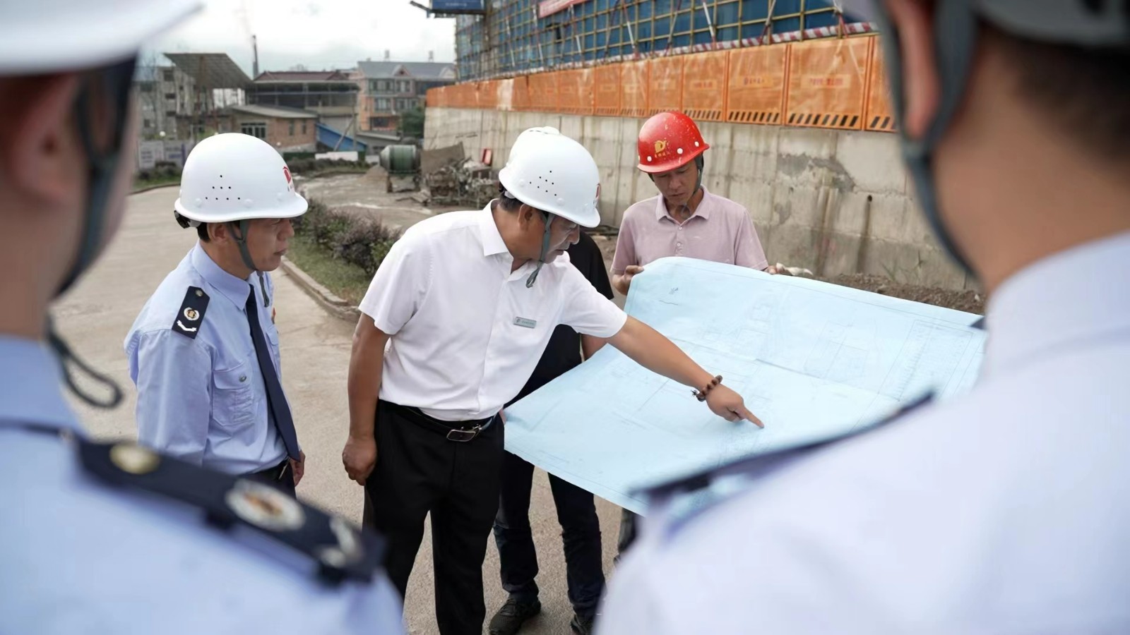 松溪縣稅務(wù)局嵌入“項目管家”服務(wù),為易順建工集團(tuán)重點(diǎn)項目提供稅收服務(wù)