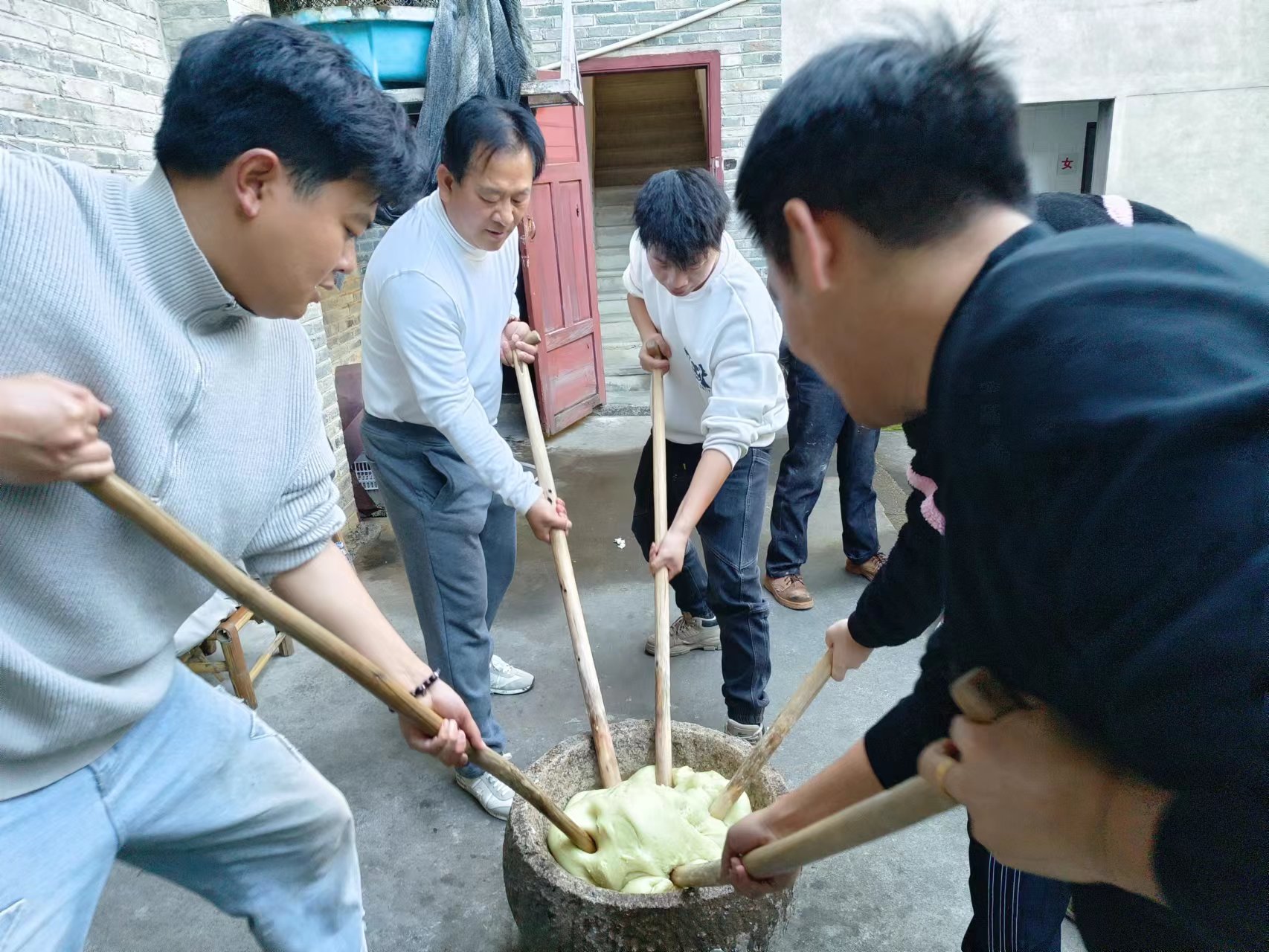 易順建工集團:體驗黃粿制作,傳承傳統(tǒng)文化