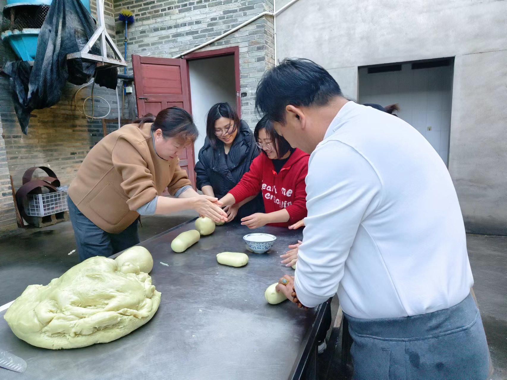 易順建工集團:體驗黃粿制作,傳承傳統(tǒng)文化