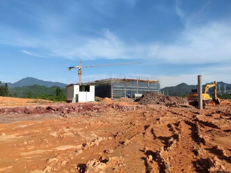 易順建工加速三和循環(huán)經(jīng)濟產(chǎn)業(yè)園建設:標準化廠房雛形顯現(xiàn)