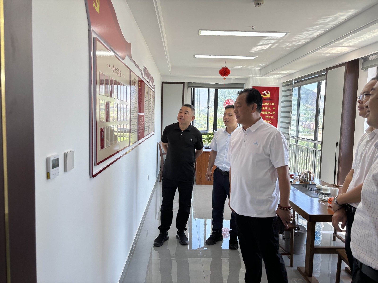 南平市住建局領(lǐng)導(dǎo)蒞臨易順建工集團有限公司，共話建筑行業(yè)新機遇與挑戰(zhàn)
