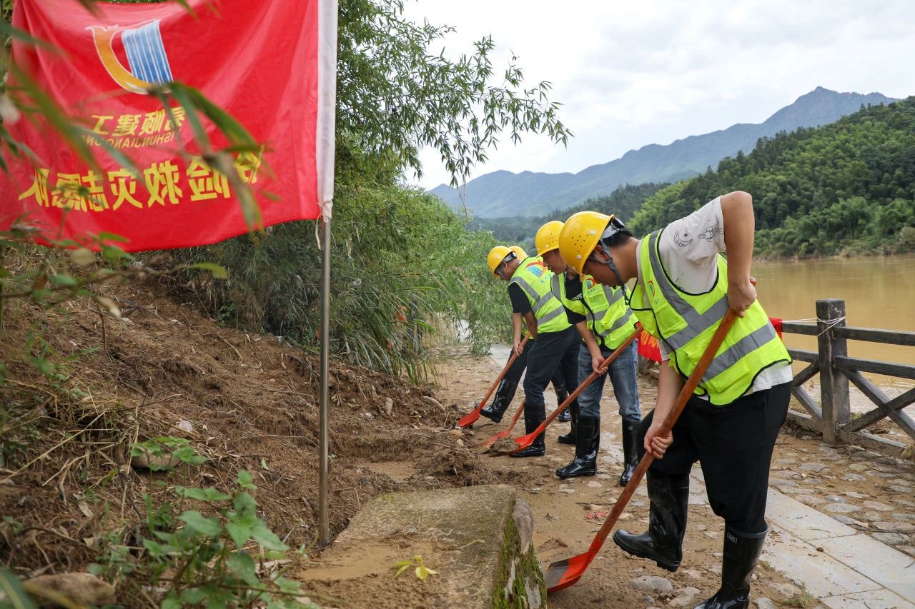 【恢復生產生活】易順建工:愛心企業(yè)顯擔當 助力災后恢復工作