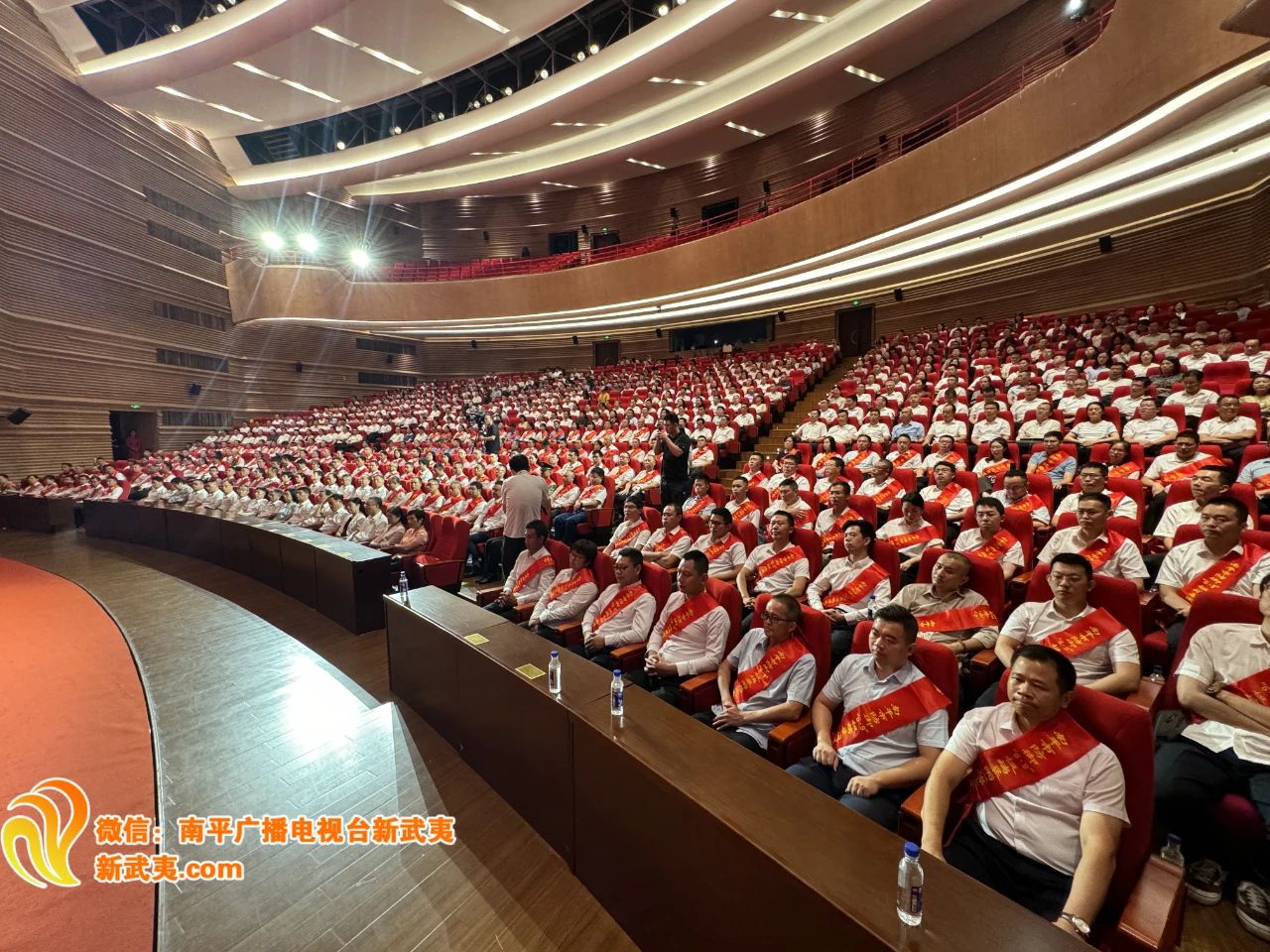 喜報(bào)!易順建工集團(tuán)有限公司總經(jīng)理李晉恒榮獲南平市防御“6·9”極端暴雨洪澇災(zāi)害優(yōu)秀個(gè)人稱號(hào)